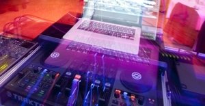 DJ in Hannover für Hochzeiten Geburtstage und andere Events inkl. Technik und Licht zum fairen Preis