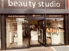 hautreinigung hannover SheGlam Beauty Studio Microblading, Make Up, Microneedling Hannover