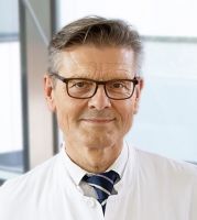 Prof. Dr. med. P.M. Vogt, Direktor der Klinik